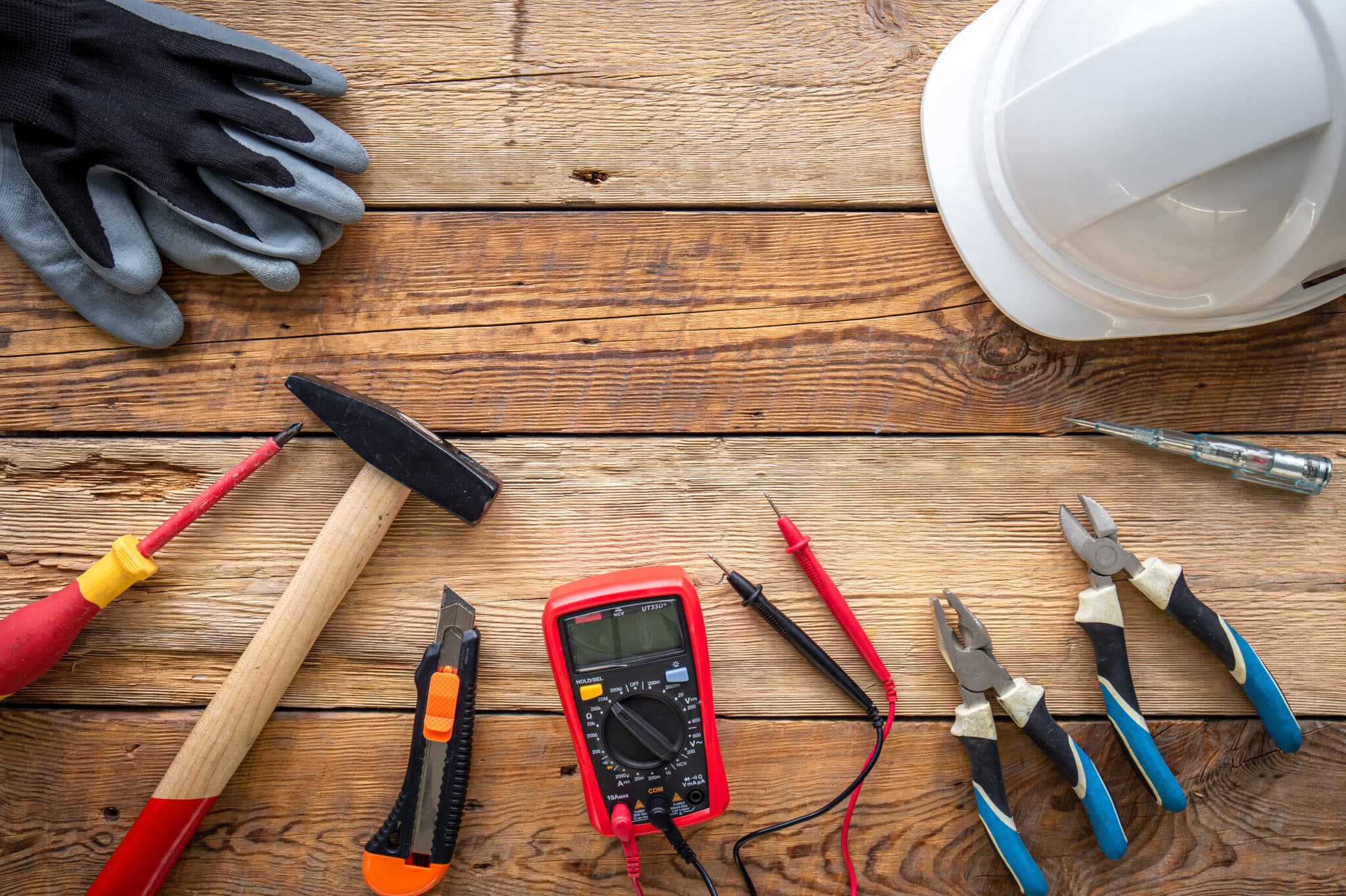 Outils d'électricien pour dépannage électrique